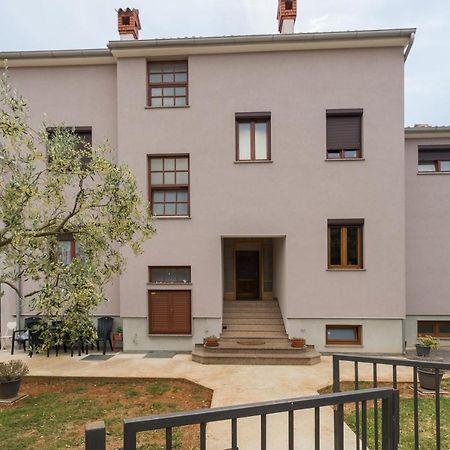 Es Residence 罗维尼 外观 照片