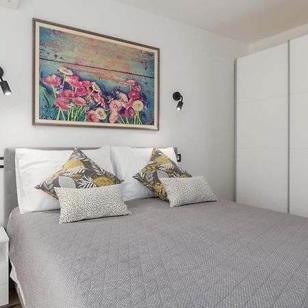 Es Residence 罗维尼 外观 照片