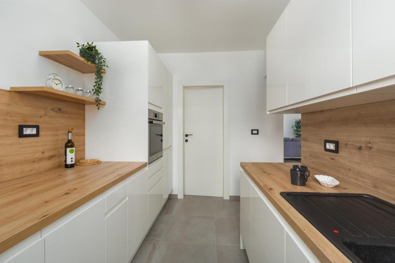 Es Residence 罗维尼 外观 照片