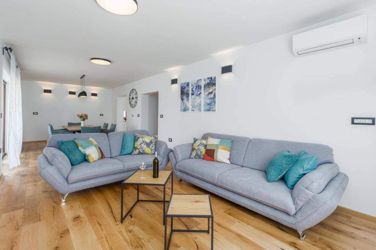 Es Residence 罗维尼 外观 照片
